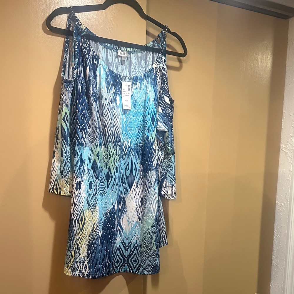 Avenue Aqua and Navy Abstract Cold Shoulder Top